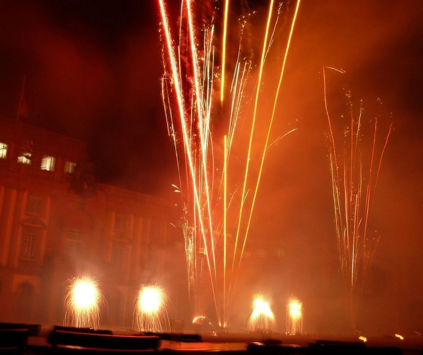 Image: Staatliche Schlösser und Gärten Baden-Württemberg, Urheber unbekannt Fireworks in front of Mannheim Baroque Palace